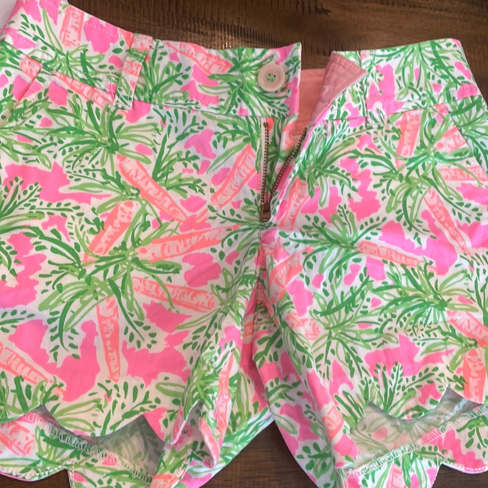 Carrot Print Scallop Shorts